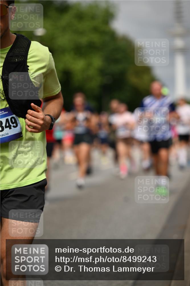29.06.2025 - hella hamburg halbmarathon Dr. Thomas Lammeyer http://msf.ph/oto/8499243 29.06.2025 10:24:02 Kennedybrücke 1145, 2405, 2795, 2918, 2993, 2995, 3278, 3446, 3631, 3678, 4539, 4562, 4570, 4614, 4979, 5035, 5123, 5251, 5397, 5429, 5556, 5834, 5849, 5878, 6444, 6796, 6797, 6872, 6874, 6939, 7137, 7248, 7249, 7647, 7744, 7836, 7917, 8427, 8537, 10349, 10594, 10622, 11028, 11036, 11247 meine-sportfotos.de