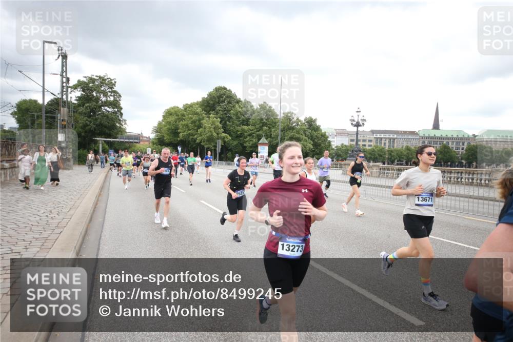 29.06.2025 - hella hamburg halbmarathon Jannik Wohlers http://msf.ph/oto/8499245 29.06.2025 10:56:32 Lombardsbrücke 1207, 2871, 2932, 3348, 3387, 3418, 3470, 3485, 3516, 3517, 4094, 4118, 4241, 4568, 4569, 5589, 5944, 6284, 6348, 6349, 6981, 7381, 7416, 7417, 7964, 8039, 8150, 8197, 8546, 9298, 9299, 9329, 9402, 9404, 9513, 9517, 9902, 9905, 10016, 10138, 10142, 10309, 10450, 10632, 11047, 11050, 11179, 11323, 12226, 12345, 12535, 12828, 12829, 12993, 13194, 13273, 13276, 13671, 13801, 13834, 13878, 13986, 14117, 14472, 15215, 15499, 15630, 15748, 15823 meine-sportfotos.de