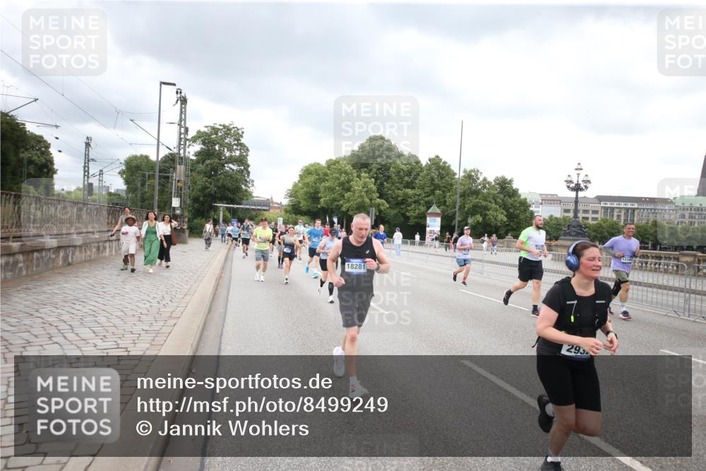 29.06.2025 - hella hamburg halbmarathon Jannik Wohlers http://msf.ph/oto/8499249 29.06.2025 10:56:33 Lombardsbrücke 1207, 2871, 2932, 3348, 3387, 3418, 3470, 3485, 3516, 3517, 4094, 4118, 4241, 4568, 4569, 5057, 5589, 5944, 6284, 6981, 7381, 7416, 7417, 7964, 8039, 8150, 8197, 8546, 9298, 9299, 9329, 9402, 9404, 9513, 9517, 9570, 9902, 9905, 10016, 10138, 10142, 10309, 10450, 10632, 11050, 11179, 11323, 12226, 12345, 12476, 12477, 12535, 12828, 12829, 12993, 13194, 13273, 13276, 13671, 13801, 13834, 13878, 13986, 14117, 14148, 14414, 14472, 15215, 15499, 15630, 15748, 15823 meine-sportfotos.de
