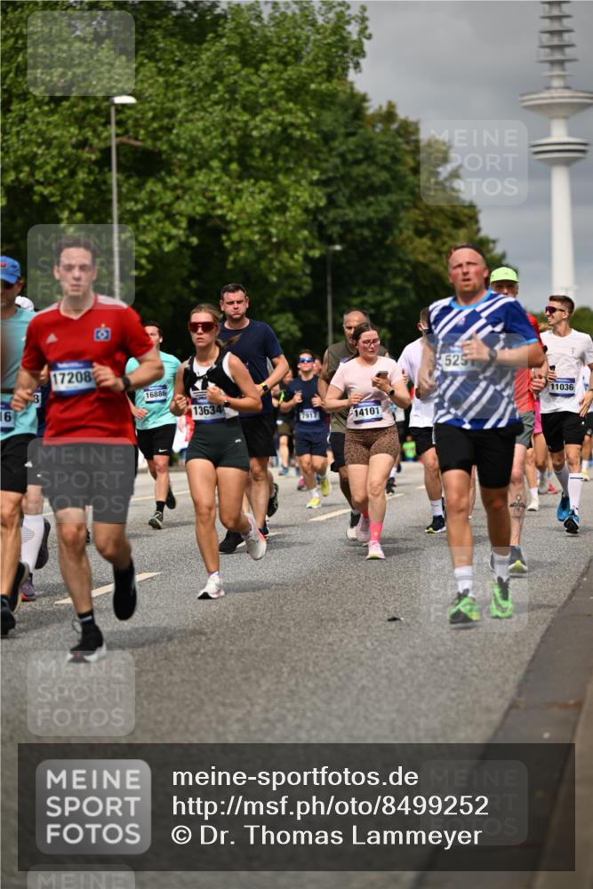 29.06.2025 - hella hamburg halbmarathon Dr. Thomas Lammeyer http://msf.ph/oto/8499252 29.06.2025 10:24:03 Kennedybrücke 1145, 2357, 2405, 2795, 2918, 2993, 2995, 3278, 3446, 3631, 3678, 4539, 4562, 4570, 4614, 4979, 5035, 5123, 5251, 5397, 5429, 5556, 5834, 5849, 5878, 6444, 6796, 6797, 6872, 6874, 6939, 7137, 7248, 7249, 7647, 7744, 7836, 7917, 8427, 8537, 10349, 10594, 10622, 11028, 11036, 11247 meine-sportfotos.de