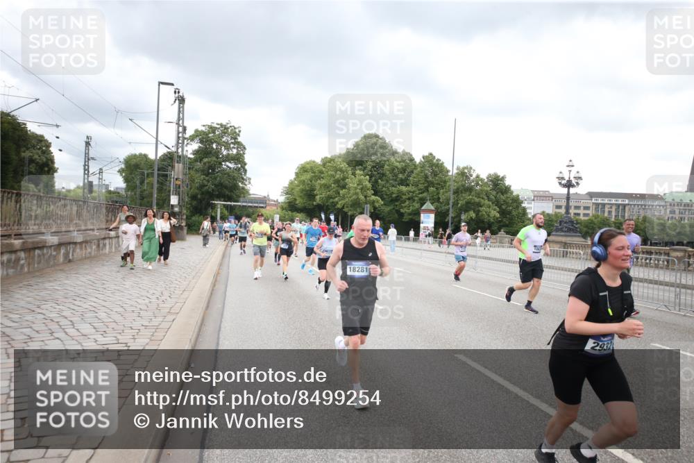 29.06.2025 - hella hamburg halbmarathon Jannik Wohlers http://msf.ph/oto/8499254 29.06.2025 10:56:33 Lombardsbrücke 1207, 2871, 2932, 3348, 3387, 3418, 3470, 3485, 3516, 3517, 4094, 4118, 4241, 4568, 4569, 5057, 5589, 5944, 6284, 6981, 7381, 7416, 7417, 7964, 8039, 8150, 8197, 8546, 9298, 9299, 9329, 9402, 9404, 9513, 9517, 9570, 9902, 9905, 10016, 10138, 10142, 10309, 10450, 10632, 11050, 11179, 11323, 12226, 12345, 12476, 12477, 12535, 12828, 12829, 12993, 13194, 13273, 13276, 13671, 13801, 13834, 13878, 13986, 14117, 14148, 14414, 14472, 15215, 15499, 15630, 15748, 15823 meine-sportfotos.de