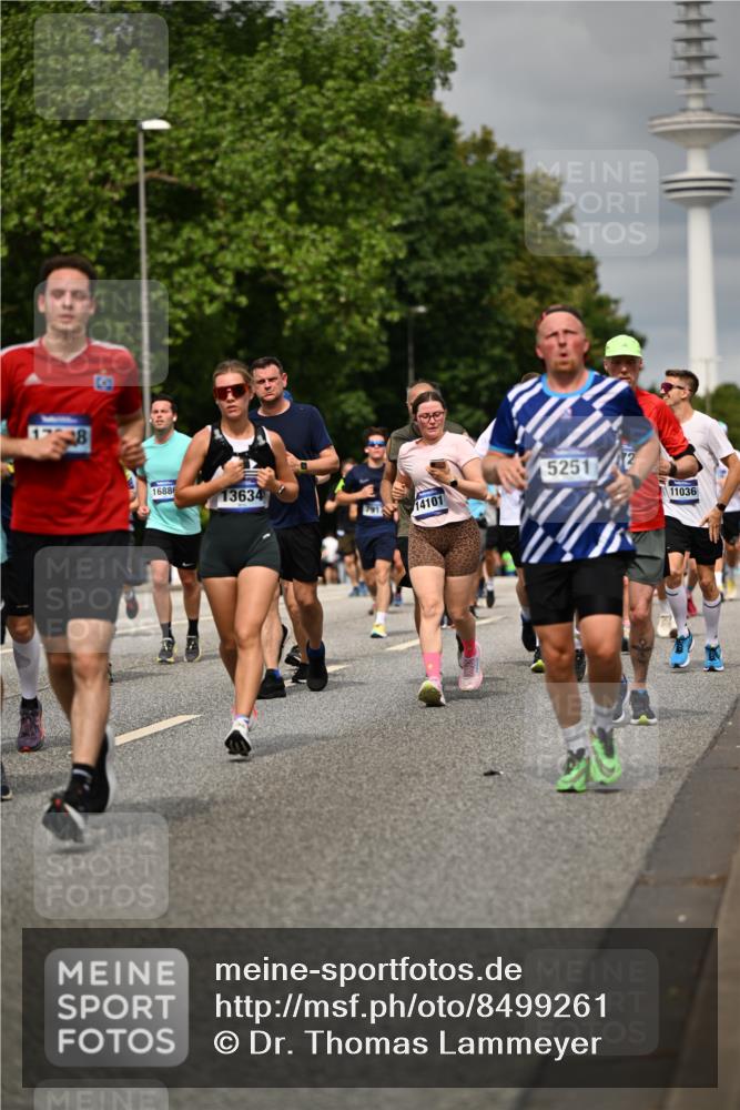 29.06.2025 - hella hamburg halbmarathon Dr. Thomas Lammeyer http://msf.ph/oto/8499261 29.06.2025 10:24:03 Kennedybrücke 1145, 2357, 2405, 2795, 2918, 2993, 2995, 3278, 3446, 3631, 3678, 4539, 4562, 4570, 4614, 4979, 5035, 5123, 5251, 5397, 5429, 5556, 5834, 5849, 5878, 6444, 6796, 6797, 6872, 6874, 6939, 7137, 7248, 7249, 7647, 7744, 7836, 7917, 8427, 8537, 10349, 10594, 10622, 11028, 11036, 11247 meine-sportfotos.de