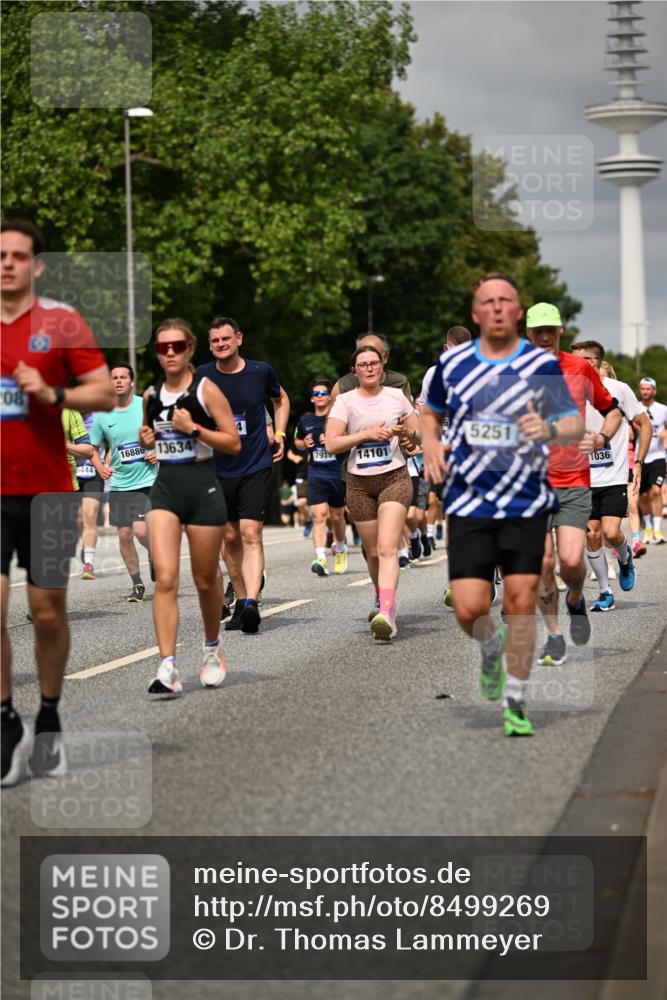 29.06.2025 - hella hamburg halbmarathon Dr. Thomas Lammeyer http://msf.ph/oto/8499269 29.06.2025 10:24:03 Kennedybrücke 1145, 2357, 2405, 2795, 2918, 2993, 2995, 3278, 3446, 3631, 3678, 4539, 4562, 4570, 4614, 4979, 5035, 5123, 5251, 5397, 5429, 5556, 5834, 5849, 5878, 6444, 6796, 6797, 6872, 6874, 6939, 7137, 7248, 7249, 7647, 7744, 7836, 7917, 8427, 8537, 10349, 10594, 10622, 11028, 11036, 11247 meine-sportfotos.de