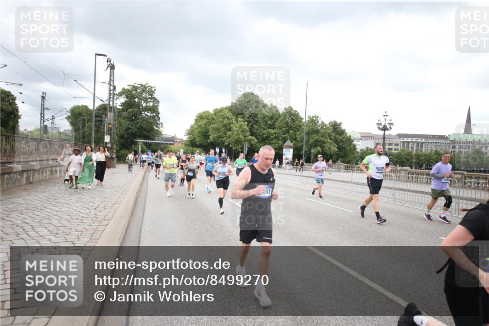 29.06.2025 - hella hamburg halbmarathon Jannik Wohlers http://msf.ph/oto/8499270 29.06.2025 10:56:33 Lombardsbrücke 1207, 2871, 2932, 3348, 3387, 3418, 3470, 3485, 3516, 3517, 4094, 4118, 4241, 4568, 4569, 5057, 5589, 5944, 6284, 6981, 7381, 7416, 7417, 7964, 8039, 8150, 8197, 8546, 9298, 9299, 9329, 9402, 9404, 9513, 9517, 9570, 9902, 9905, 10016, 10138, 10142, 10309, 10450, 10632, 11050, 11179, 11323, 12226, 12345, 12476, 12477, 12535, 12828, 12829, 12993, 13194, 13273, 13276, 13671, 13801, 13834, 13878, 13986, 14117, 14148, 14414, 14472, 15215, 15499, 15630, 15748, 15823 meine-sportfotos.de