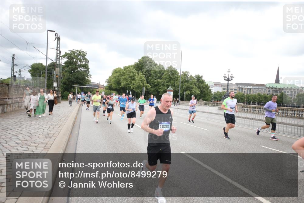29.06.2025 - hella hamburg halbmarathon Jannik Wohlers http://msf.ph/oto/8499279 29.06.2025 10:56:33 Lombardsbrücke 1207, 2871, 2932, 3348, 3387, 3418, 3470, 3485, 3516, 3517, 4094, 4118, 4241, 4568, 4569, 5057, 5589, 5944, 6284, 6981, 7381, 7416, 7417, 7964, 8039, 8150, 8197, 8546, 9298, 9299, 9329, 9402, 9404, 9513, 9517, 9570, 9902, 9905, 10016, 10138, 10142, 10309, 10450, 10632, 11050, 11179, 11323, 12226, 12345, 12476, 12477, 12535, 12828, 12829, 12993, 13194, 13273, 13276, 13671, 13801, 13834, 13878, 13986, 14117, 14148, 14414, 14472, 15215, 15499, 15630, 15748, 15823 meine-sportfotos.de