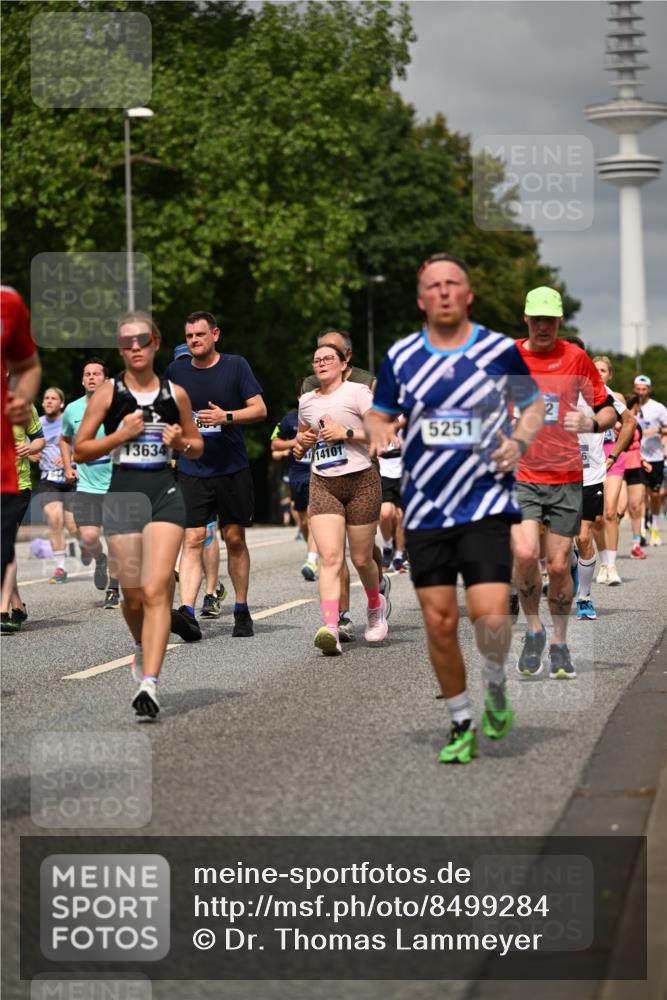 29.06.2025 - hella hamburg halbmarathon Dr. Thomas Lammeyer http://msf.ph/oto/8499284 29.06.2025 10:24:04 Kennedybrücke 1145, 2357, 2405, 2795, 2918, 2993, 2995, 3278, 3446, 3631, 3678, 4539, 4562, 4570, 4614, 4979, 5035, 5123, 5251, 5397, 5429, 5556, 5834, 5849, 5878, 6444, 6796, 6797, 6872, 6874, 6939, 7137, 7248, 7249, 7647, 7744, 7836, 7917, 8427, 10349, 10594, 10622, 11028, 11036, 11247 meine-sportfotos.de
