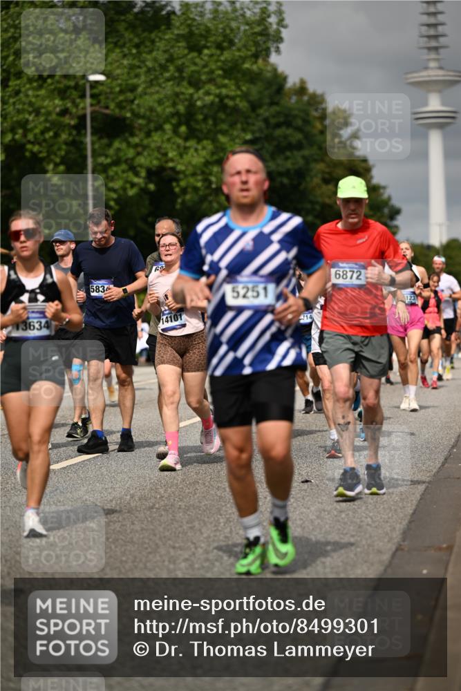 29.06.2025 - hella hamburg halbmarathon Dr. Thomas Lammeyer http://msf.ph/oto/8499301 29.06.2025 10:24:04 Kennedybrücke 1145, 2357, 2405, 2795, 2918, 2993, 2995, 3278, 3446, 3631, 3678, 4539, 4562, 4570, 4614, 4979, 5035, 5123, 5251, 5397, 5429, 5556, 5834, 5849, 5878, 6444, 6796, 6797, 6872, 6874, 6939, 7137, 7248, 7249, 7647, 7744, 7836, 7917, 8427, 10349, 10594, 10622, 11028, 11036, 11247 meine-sportfotos.de