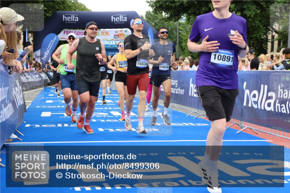 29.06.2025 - hella hamburg halbmarathon Strokosch-Dieckow http://msf.ph/oto/8499306 29.06.2025 10:53:51 Ziel 1422, 1706, 1870, 2432, 5607, 6260, 6374, 6481, 6877, 7177, 7395, 7918, 7973, 8285, 8335, 8394, 9922, 10529, 10891, 11789, 12413, 13032, 13869, 14026, 14175, 15502, 16477, 16538, 17740, 18249, 18418, 18487, 18759, 18831, 18879, 18915, 19177 meine-sportfotos.de