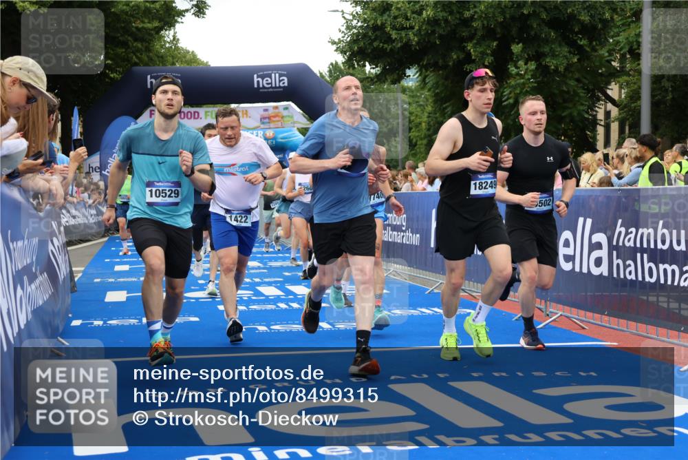 29.06.2025 - hella hamburg halbmarathon Strokosch-Dieckow http://msf.ph/oto/8499315 29.06.2025 10:53:47 Ziel 1422, 1706, 1870, 2082, 2518, 5399, 5607, 6260, 6877, 7177, 7395, 7973, 8285, 8335, 9922, 10529, 10891, 10895, 11588, 11589, 12413, 14026, 14702, 14818, 15441, 15502, 16477, 16538, 17482, 17740, 18249, 18418, 18487, 18514, 18759, 18831, 18915, 19177 meine-sportfotos.de
