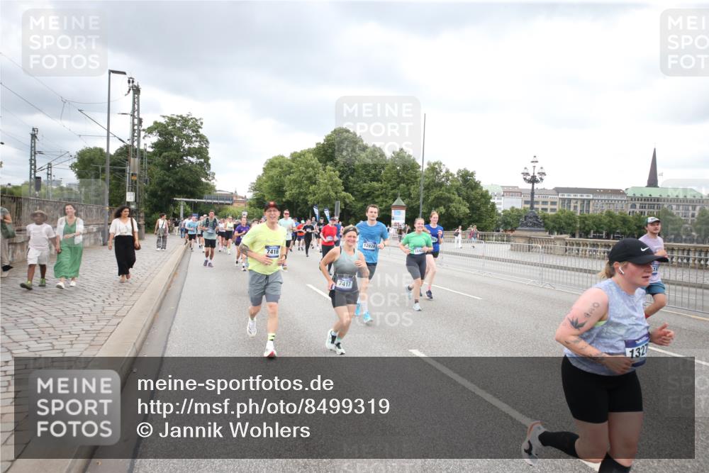 29.06.2025 - hella hamburg halbmarathon Jannik Wohlers http://msf.ph/oto/8499319 29.06.2025 10:56:36 Lombardsbrücke 1207, 2871, 2932, 3348, 3387, 3418, 3470, 3485, 4241, 4485, 4568, 4569, 4611, 4998, 5057, 5589, 5639, 6053, 6284, 6832, 6981, 7381, 7416, 7417, 7592, 7964, 8039, 8197, 8224, 8546, 8679, 9298, 9299, 9329, 9402, 9404, 9513, 9570, 10016, 10138, 10142, 10309, 10450, 10505, 10632, 11050, 11179, 11323, 12226, 12345, 12476, 12477, 12484, 12535, 12828, 12829, 13194, 13273, 13276, 13671, 13801, 13878, 13986, 14117, 14146, 14148, 14414, 14472, 15499, 15630, 15748, 15823 meine-sportfotos.de