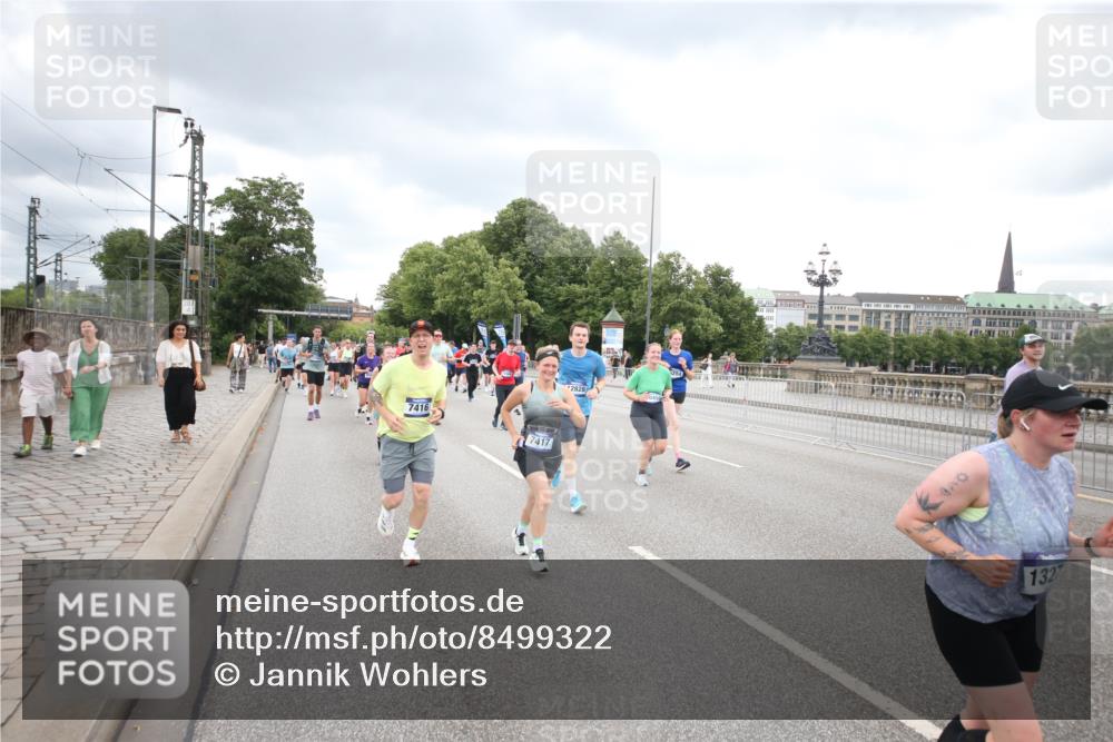 29.06.2025 - hella hamburg halbmarathon Jannik Wohlers http://msf.ph/oto/8499322 29.06.2025 10:56:36 Lombardsbrücke 1207, 2871, 2932, 3348, 3387, 3418, 3470, 3485, 4241, 4485, 4568, 4569, 4611, 4998, 5057, 5589, 5639, 6053, 6284, 6832, 6981, 7381, 7416, 7417, 7592, 7964, 8039, 8197, 8224, 8546, 8679, 9298, 9299, 9329, 9402, 9404, 9513, 9570, 10016, 10138, 10142, 10309, 10450, 10505, 10632, 11050, 11179, 11323, 12226, 12345, 12476, 12477, 12484, 12535, 12828, 12829, 13194, 13273, 13276, 13671, 13801, 13878, 13986, 14117, 14146, 14148, 14414, 14472, 15499, 15630, 15748, 15823 meine-sportfotos.de