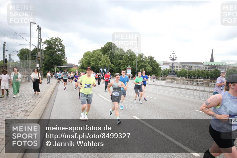 29.06.2025 - hella hamburg halbmarathon Jannik Wohlers http://msf.ph/oto/8499327 29.06.2025 10:56:36 Lombardsbrücke 1207, 2871, 2932, 3348, 3387, 3418, 3470, 3485, 4241, 4485, 4568, 4569, 4611, 4998, 5057, 5589, 5639, 6053, 6284, 6832, 6981, 7381, 7416, 7417, 7592, 7964, 8039, 8197, 8224, 8546, 8679, 9298, 9299, 9329, 9402, 9404, 9513, 9570, 10016, 10138, 10142, 10309, 10450, 10505, 10632, 11050, 11179, 11323, 12226, 12345, 12476, 12477, 12484, 12535, 12828, 12829, 13194, 13273, 13276, 13671, 13801, 13878, 13986, 14117, 14146, 14148, 14414, 14472, 15499, 15630, 15748, 15823 meine-sportfotos.de