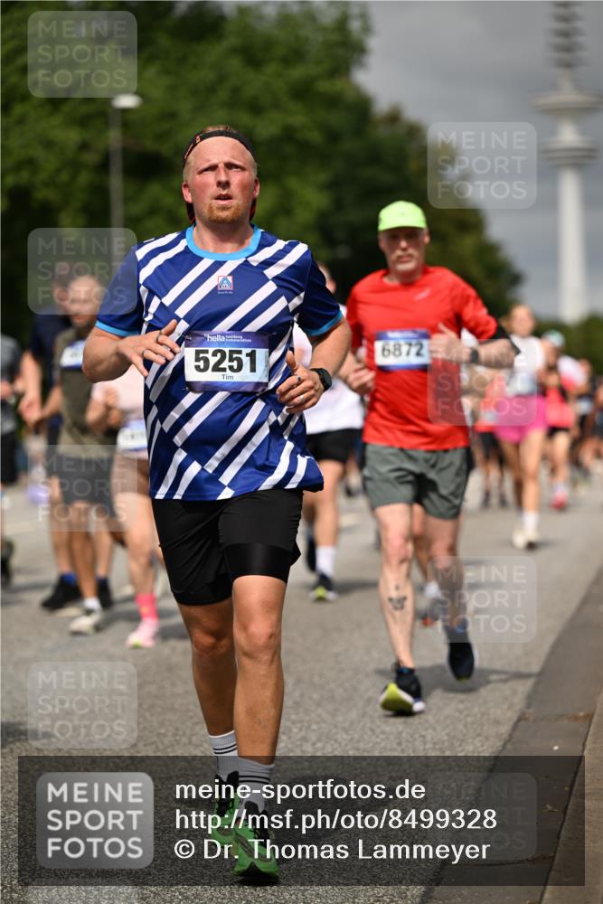 29.06.2025 - hella hamburg halbmarathon Dr. Thomas Lammeyer http://msf.ph/oto/8499328 29.06.2025 10:24:05 Kennedybrücke 1110, 1145, 2357, 2795, 2918, 3278, 3631, 3678, 4539, 4562, 4570, 4614, 4737, 4979, 5035, 5123, 5251, 5397, 5429, 5556, 5834, 5849, 5878, 6444, 6796, 6797, 6872, 6874, 6939, 7137, 7248, 7249, 7647, 7744, 7836, 7917, 10349, 10594, 10622, 11028, 11036, 11247 meine-sportfotos.de