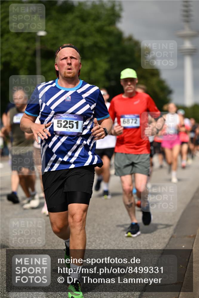 29.06.2025 - hella hamburg halbmarathon Dr. Thomas Lammeyer http://msf.ph/oto/8499331 29.06.2025 10:24:05 Kennedybrücke 1110, 1145, 2357, 2795, 2918, 3278, 3631, 3678, 4539, 4562, 4570, 4614, 4737, 4979, 5035, 5123, 5251, 5397, 5429, 5556, 5834, 5849, 5878, 6444, 6796, 6797, 6872, 6874, 6939, 7137, 7248, 7249, 7647, 7744, 7836, 7917, 10349, 10594, 10622, 11028, 11036, 11247 meine-sportfotos.de