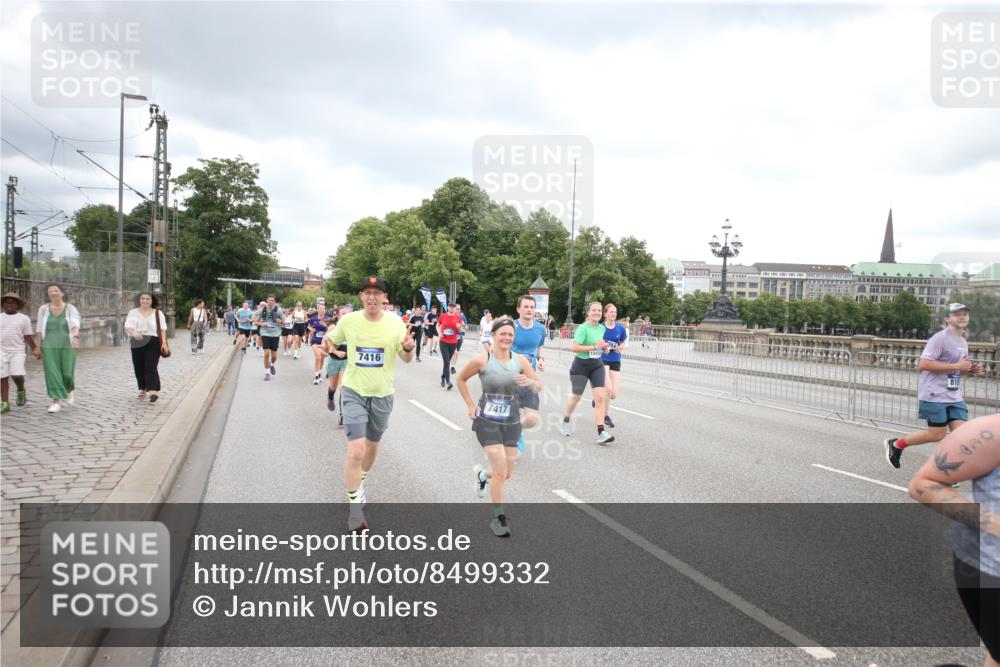 29.06.2025 - hella hamburg halbmarathon Jannik Wohlers http://msf.ph/oto/8499332 29.06.2025 10:56:36 Lombardsbrücke 1207, 2871, 2932, 3348, 3387, 3418, 3470, 3485, 4241, 4485, 4568, 4569, 4611, 4998, 5057, 5589, 5639, 6053, 6284, 6832, 6981, 7381, 7416, 7417, 7592, 7964, 8039, 8197, 8224, 8546, 8679, 9298, 9299, 9329, 9402, 9404, 9513, 9570, 10016, 10138, 10142, 10309, 10450, 10505, 10632, 11050, 11179, 11323, 12226, 12345, 12476, 12477, 12484, 12535, 12828, 12829, 13194, 13273, 13276, 13671, 13801, 13878, 13986, 14117, 14146, 14148, 14414, 14472, 15499, 15630, 15748, 15823 meine-sportfotos.de
