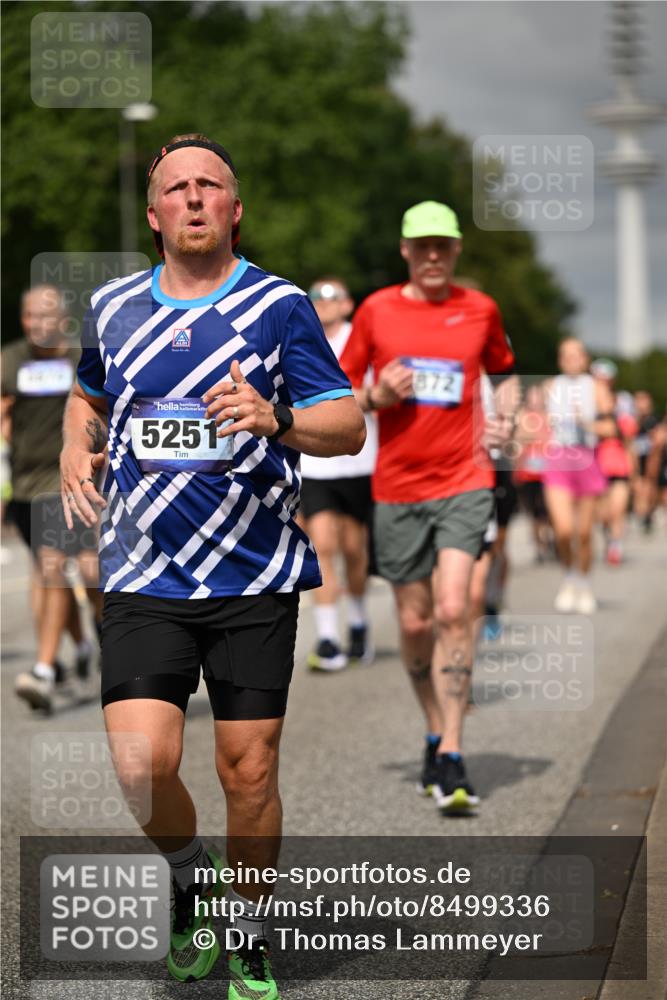 29.06.2025 - hella hamburg halbmarathon Dr. Thomas Lammeyer http://msf.ph/oto/8499336 29.06.2025 10:24:05 Kennedybrücke 1110, 1145, 2357, 2795, 2918, 3278, 3631, 3678, 4539, 4562, 4570, 4614, 4737, 4979, 5035, 5123, 5251, 5397, 5429, 5556, 5834, 5849, 5878, 6444, 6796, 6797, 6872, 6874, 6939, 7137, 7248, 7249, 7647, 7744, 7836, 7917, 10349, 10594, 10622, 11028, 11036, 11247 meine-sportfotos.de