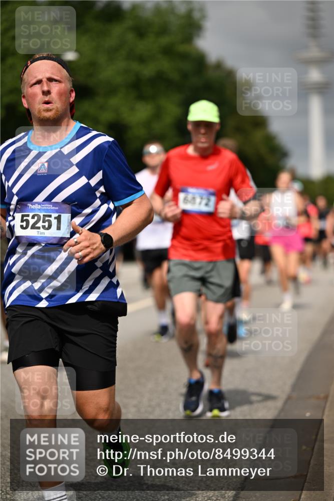 29.06.2025 - hella hamburg halbmarathon Dr. Thomas Lammeyer http://msf.ph/oto/8499344 29.06.2025 10:24:06 Kennedybrücke 1110, 1115, 1145, 2357, 2918, 3278, 3631, 3678, 4539, 4562, 4570, 4614, 4737, 4739, 4979, 5035, 5123, 5251, 5397, 5429, 5556, 5834, 5849, 5878, 6444, 6796, 6797, 6872, 6874, 6939, 7137, 7248, 7647, 7744, 7836, 7917, 10349, 10594, 10622, 11028, 11036, 11247 meine-sportfotos.de