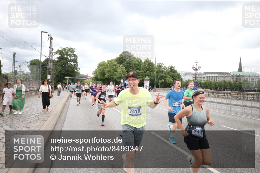 29.06.2025 - hella hamburg halbmarathon Jannik Wohlers http://msf.ph/oto/8499347 29.06.2025 10:56:37 Lombardsbrücke 1207, 2871, 2932, 3348, 3387, 3470, 3485, 4241, 4485, 4568, 4569, 4611, 4998, 5057, 5589, 5639, 6053, 6284, 6832, 6981, 7381, 7416, 7417, 7592, 7964, 8039, 8197, 8224, 8546, 8679, 9298, 9299, 9329, 9402, 9404, 9513, 9570, 10016, 10138, 10142, 10309, 10450, 10505, 10632, 11050, 11179, 11323, 11954, 12226, 12345, 12476, 12477, 12484, 12535, 12828, 12829, 13194, 13273, 13276, 13671, 13801, 13878, 13986, 14117, 14146, 14148, 14414, 14472, 15499, 15630 meine-sportfotos.de