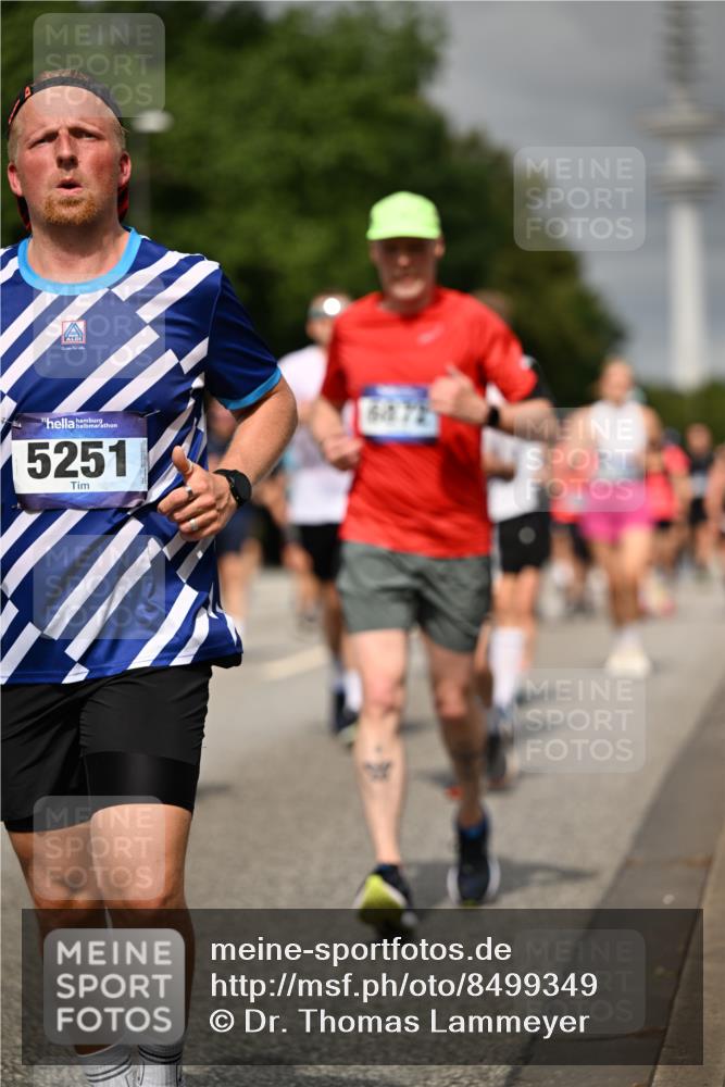 29.06.2025 - hella hamburg halbmarathon Dr. Thomas Lammeyer http://msf.ph/oto/8499349 29.06.2025 10:24:06 Kennedybrücke 1110, 1115, 1145, 2357, 2918, 3278, 3631, 3678, 4539, 4562, 4570, 4614, 4737, 4739, 4979, 5035, 5123, 5251, 5397, 5429, 5556, 5834, 5849, 5878, 6444, 6796, 6797, 6872, 6874, 6939, 7137, 7248, 7647, 7744, 7836, 7917, 10349, 10594, 10622, 11028, 11036, 11247 meine-sportfotos.de