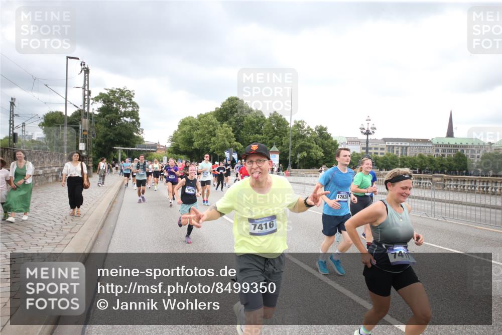 29.06.2025 - hella hamburg halbmarathon Jannik Wohlers http://msf.ph/oto/8499350 29.06.2025 10:56:37 Lombardsbrücke 1207, 2871, 2932, 3348, 3387, 3470, 3485, 4241, 4485, 4568, 4569, 4611, 4998, 5057, 5589, 5639, 6053, 6284, 6832, 6981, 7381, 7416, 7417, 7592, 7964, 8039, 8197, 8224, 8546, 8679, 9298, 9299, 9329, 9402, 9404, 9513, 9570, 10016, 10138, 10142, 10309, 10450, 10505, 10632, 11050, 11179, 11323, 11954, 12226, 12345, 12476, 12477, 12484, 12535, 12828, 12829, 13194, 13273, 13276, 13671, 13801, 13878, 13986, 14117, 14146, 14148, 14414, 14472, 15499, 15630 meine-sportfotos.de