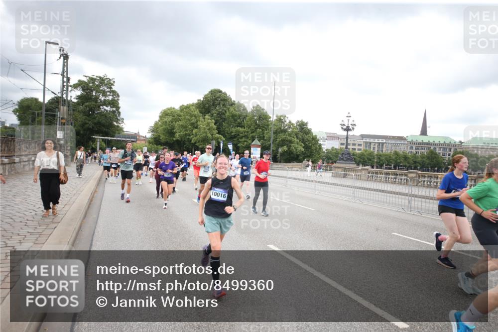 29.06.2025 - hella hamburg halbmarathon Jannik Wohlers http://msf.ph/oto/8499360 29.06.2025 10:56:38 Lombardsbrücke 1207, 2871, 2932, 3348, 3387, 3470, 3485, 4241, 4485, 4568, 4569, 4611, 4998, 5057, 5589, 5639, 6053, 6284, 6832, 6981, 7416, 7417, 7592, 7964, 8039, 8197, 8224, 8546, 8679, 9298, 9299, 9329, 9402, 9404, 9513, 9570, 10016, 10138, 10142, 10309, 10450, 10505, 10632, 11050, 11179, 11323, 11954, 12226, 12345, 12476, 12477, 12484, 12535, 12828, 12829, 13194, 13273, 13276, 13513, 13671, 13801, 13878, 13986, 14146, 14148, 14414, 14472, 15499, 15630 meine-sportfotos.de
