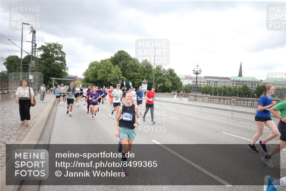 29.06.2025 - hella hamburg halbmarathon Jannik Wohlers http://msf.ph/oto/8499365 29.06.2025 10:56:38 Lombardsbrücke 1207, 2871, 2932, 3348, 3387, 3470, 3485, 4241, 4485, 4568, 4569, 4611, 4998, 5057, 5589, 5639, 6053, 6284, 6832, 6981, 7416, 7417, 7592, 7964, 8039, 8197, 8224, 8546, 8679, 9298, 9299, 9329, 9402, 9404, 9513, 9570, 10016, 10138, 10142, 10309, 10450, 10505, 10632, 11050, 11179, 11323, 11954, 12226, 12345, 12476, 12477, 12484, 12535, 12828, 12829, 13194, 13273, 13276, 13513, 13671, 13801, 13878, 13986, 14146, 14148, 14414, 14472, 15499, 15630 meine-sportfotos.de