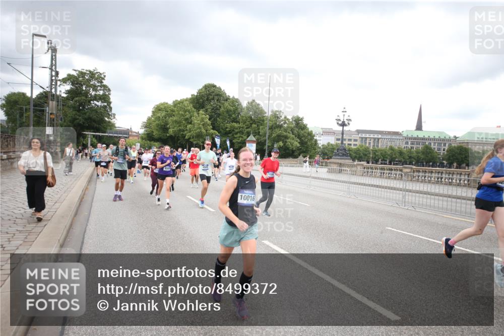 29.06.2025 - hella hamburg halbmarathon Jannik Wohlers http://msf.ph/oto/8499372 29.06.2025 10:56:38 Lombardsbrücke 1207, 2871, 2932, 3348, 3387, 3470, 3485, 4241, 4485, 4568, 4569, 4611, 4998, 5057, 5589, 5639, 6053, 6284, 6832, 6981, 7416, 7417, 7592, 7964, 8039, 8197, 8224, 8546, 8679, 9298, 9299, 9329, 9402, 9404, 9513, 9570, 10016, 10138, 10142, 10309, 10450, 10505, 10632, 11050, 11179, 11323, 11954, 12226, 12345, 12476, 12477, 12484, 12535, 12828, 12829, 13194, 13273, 13276, 13513, 13671, 13801, 13878, 13986, 14146, 14148, 14414, 14472, 15499, 15630 meine-sportfotos.de