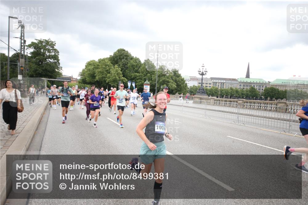 29.06.2025 - hella hamburg halbmarathon Jannik Wohlers http://msf.ph/oto/8499381 29.06.2025 10:56:38 Lombardsbrücke 1207, 2871, 2932, 3348, 3387, 3470, 3485, 4241, 4485, 4568, 4569, 4611, 4998, 5057, 5589, 5639, 6053, 6284, 6832, 6981, 7416, 7417, 7592, 7964, 8039, 8197, 8224, 8546, 8679, 9298, 9299, 9329, 9402, 9404, 9513, 9570, 10016, 10138, 10142, 10309, 10450, 10505, 10632, 11050, 11179, 11323, 11954, 12226, 12345, 12476, 12477, 12484, 12535, 12828, 12829, 13194, 13273, 13276, 13513, 13671, 13801, 13878, 13986, 14146, 14148, 14414, 14472, 15499, 15630 meine-sportfotos.de
