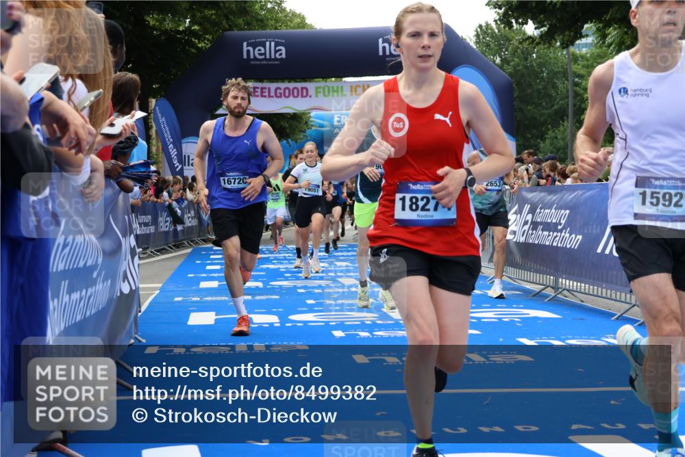 29.06.2025 - hella hamburg halbmarathon Strokosch-Dieckow http://msf.ph/oto/8499382 29.06.2025 10:43:22 Ziel 2653, 3109, 3124, 3146, 3928, 5124, 5436, 5506, 7635, 8664, 9931, 10099, 10237, 13348, 15921, 16314, 16720, 16997, 17391, 18274, 18810, 18942, 18987, 19009, 19051 meine-sportfotos.de