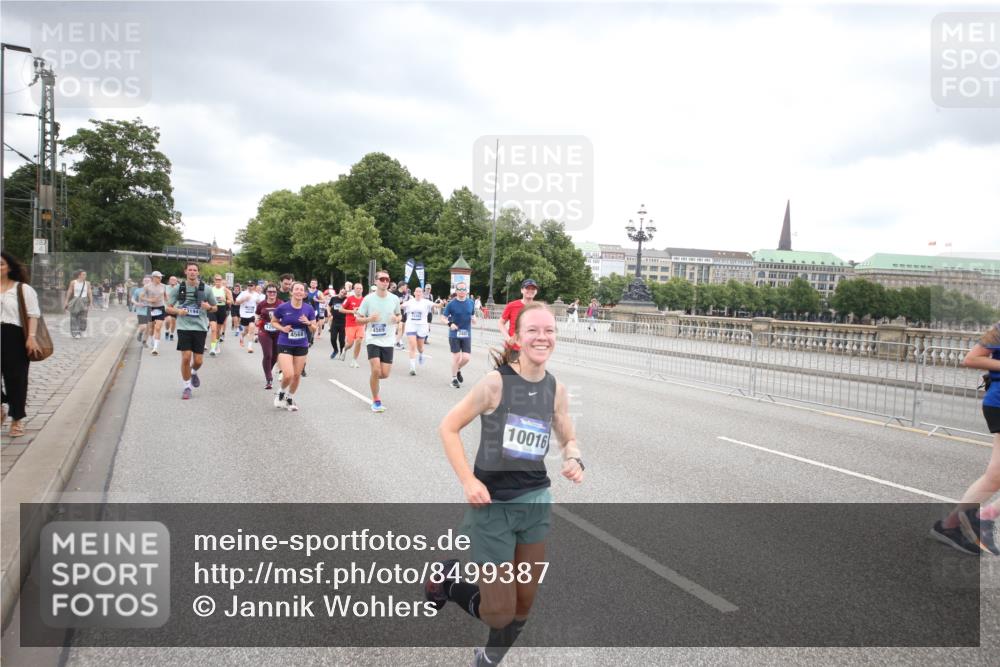 29.06.2025 - hella hamburg halbmarathon Jannik Wohlers http://msf.ph/oto/8499387 29.06.2025 10:56:38 Lombardsbrücke 1207, 2871, 2932, 3348, 3387, 3470, 3485, 4241, 4485, 4568, 4569, 4611, 4998, 5057, 5589, 5639, 6053, 6284, 6832, 6981, 7416, 7417, 7592, 7964, 8039, 8197, 8224, 8546, 8679, 9298, 9299, 9329, 9402, 9404, 9513, 9570, 10016, 10138, 10142, 10309, 10450, 10505, 10632, 11050, 11179, 11323, 11954, 12226, 12345, 12476, 12477, 12484, 12535, 12828, 12829, 13194, 13273, 13276, 13513, 13671, 13801, 13878, 13986, 14146, 14148, 14414, 14472, 15499, 15630 meine-sportfotos.de