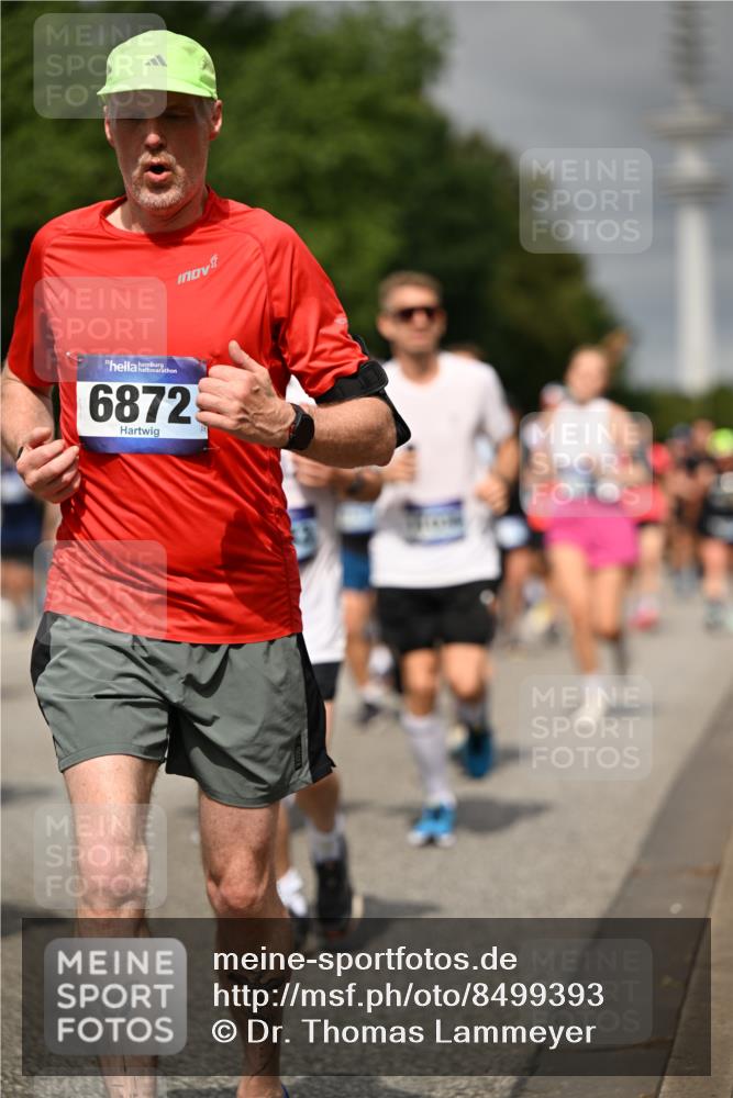 29.06.2025 - hella hamburg halbmarathon Dr. Thomas Lammeyer http://msf.ph/oto/8499393 29.06.2025 10:24:07 Kennedybrücke 1110, 1115, 1145, 2357, 2918, 3278, 3631, 3678, 4539, 4562, 4570, 4614, 4737, 4739, 4979, 5035, 5123, 5251, 5556, 5834, 5849, 5878, 6444, 6796, 6797, 6872, 6874, 6939, 7137, 7248, 7647, 7744, 7836, 7917, 10349, 10550, 10594, 10622, 11028, 11036, 11247 meine-sportfotos.de