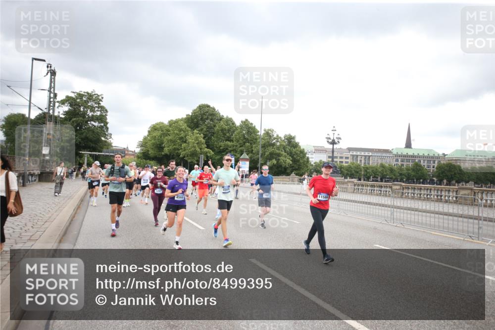 29.06.2025 - hella hamburg halbmarathon Jannik Wohlers http://msf.ph/oto/8499395 29.06.2025 10:56:39 Lombardsbrücke 1207, 2370, 2871, 2932, 3348, 3387, 3470, 3485, 3851, 4241, 4485, 4568, 4569, 4611, 4998, 5057, 5589, 5639, 6053, 6284, 6832, 6981, 7416, 7417, 7592, 7964, 8039, 8197, 8224, 8546, 8679, 9298, 9299, 9329, 9513, 9570, 10016, 10142, 10450, 10505, 10632, 11050, 11179, 11323, 11954, 12226, 12345, 12476, 12477, 12484, 12535, 12828, 12829, 13194, 13273, 13276, 13490, 13513, 13671, 13878, 13986, 14146, 14148, 14414, 15499, 15630 meine-sportfotos.de
