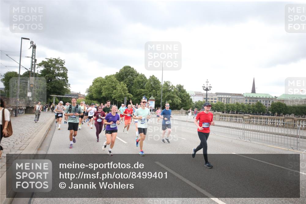 29.06.2025 - hella hamburg halbmarathon Jannik Wohlers http://msf.ph/oto/8499401 29.06.2025 10:56:39 Lombardsbrücke 1207, 2370, 2871, 2932, 3348, 3387, 3470, 3485, 3851, 4241, 4485, 4568, 4569, 4611, 4998, 5057, 5589, 5639, 6053, 6284, 6832, 6981, 7416, 7417, 7592, 7964, 8039, 8197, 8224, 8546, 8679, 9298, 9299, 9329, 9513, 9570, 10016, 10142, 10450, 10505, 10632, 11050, 11179, 11323, 11954, 12226, 12345, 12476, 12477, 12484, 12535, 12828, 12829, 13194, 13273, 13276, 13490, 13513, 13671, 13878, 13986, 14146, 14148, 14414, 15499, 15630 meine-sportfotos.de