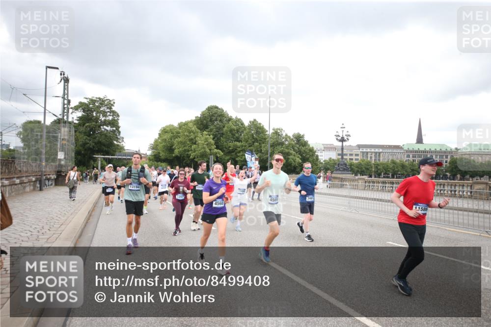 29.06.2025 - hella hamburg halbmarathon Jannik Wohlers http://msf.ph/oto/8499408 29.06.2025 10:56:39 Lombardsbrücke 1207, 2370, 2871, 2932, 3348, 3387, 3470, 3485, 3851, 4241, 4485, 4568, 4569, 4611, 4998, 5057, 5589, 5639, 6053, 6284, 6832, 6981, 7416, 7417, 7592, 7964, 8039, 8197, 8224, 8546, 8679, 9298, 9299, 9329, 9513, 9570, 10016, 10142, 10450, 10505, 10632, 11050, 11179, 11323, 11954, 12226, 12345, 12476, 12477, 12484, 12535, 12828, 12829, 13194, 13273, 13276, 13490, 13513, 13671, 13878, 13986, 14146, 14148, 14414, 15499, 15630 meine-sportfotos.de