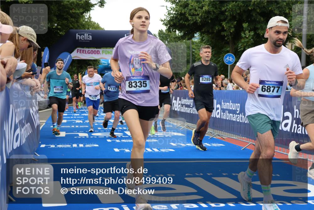29.06.2025 - hella hamburg halbmarathon Strokosch-Dieckow http://msf.ph/oto/8499409 29.06.2025 10:53:46 Ziel 1422, 1706, 1870, 2058, 2082, 2518, 5399, 5607, 6260, 6877, 7177, 7395, 8285, 8335, 9922, 10529, 10891, 10895, 11588, 11589, 11604, 12413, 14026, 14702, 14818, 15441, 15502, 16092, 16538, 17482, 17740, 18143, 18249, 18418, 18487, 18514, 18759, 18831, 18915, 19177 meine-sportfotos.de