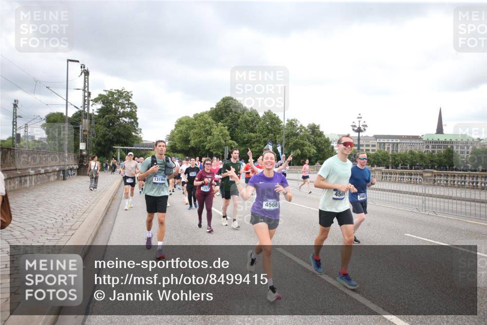 29.06.2025 - hella hamburg halbmarathon Jannik Wohlers http://msf.ph/oto/8499415 29.06.2025 10:56:40 Lombardsbrücke 1207, 2370, 2871, 2932, 3348, 3387, 3470, 3485, 3851, 4241, 4485, 4568, 4569, 4611, 4998, 5057, 5589, 5639, 6053, 6284, 6832, 6981, 7416, 7417, 7592, 7964, 8039, 8197, 8224, 8546, 8679, 9298, 9299, 9329, 9513, 9570, 10016, 10142, 10450, 10505, 10632, 11050, 11179, 11323, 11954, 12226, 12345, 12476, 12477, 12484, 12535, 12828, 12829, 12832, 13194, 13273, 13276, 13490, 13513, 13671, 13878, 13986, 14146, 14148, 14414, 15499, 15630 meine-sportfotos.de