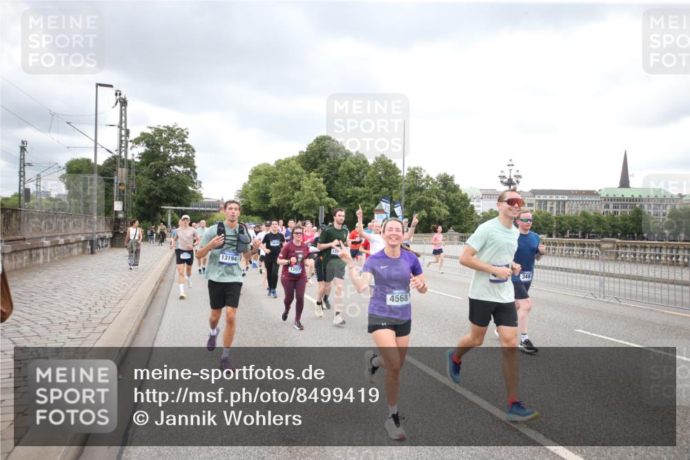 29.06.2025 - hella hamburg halbmarathon Jannik Wohlers http://msf.ph/oto/8499419 29.06.2025 10:56:40 Lombardsbrücke 1207, 2370, 2871, 2932, 3348, 3387, 3470, 3485, 3851, 4241, 4485, 4568, 4569, 4611, 4998, 5057, 5589, 5639, 6053, 6284, 6832, 6981, 7416, 7417, 7592, 7964, 8039, 8197, 8224, 8546, 8679, 9298, 9299, 9329, 9513, 9570, 10016, 10142, 10450, 10505, 10632, 11050, 11179, 11323, 11954, 12226, 12345, 12476, 12477, 12484, 12535, 12828, 12829, 12832, 13194, 13273, 13276, 13490, 13513, 13671, 13878, 13986, 14146, 14148, 14414, 15499, 15630 meine-sportfotos.de