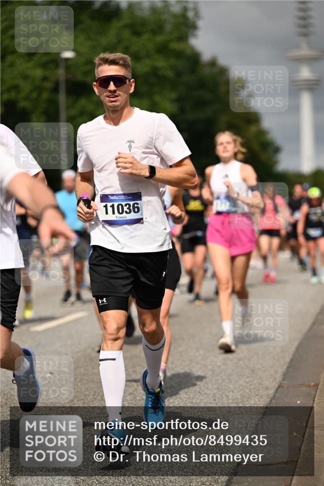 29.06.2025 - hella hamburg halbmarathon Dr. Thomas Lammeyer http://msf.ph/oto/8499435 29.06.2025 10:24:09 Kennedybrücke 1110, 1115, 1145, 2357, 3278, 3631, 3678, 4539, 4562, 4570, 4585, 4614, 4737, 4739, 4979, 5035, 5123, 5251, 5556, 5834, 5849, 5878, 6444, 6796, 6797, 6872, 6874, 7137, 7647, 7744, 7917, 8387, 9196, 9735, 10349, 10550, 10622, 11028, 11036, 11434 meine-sportfotos.de