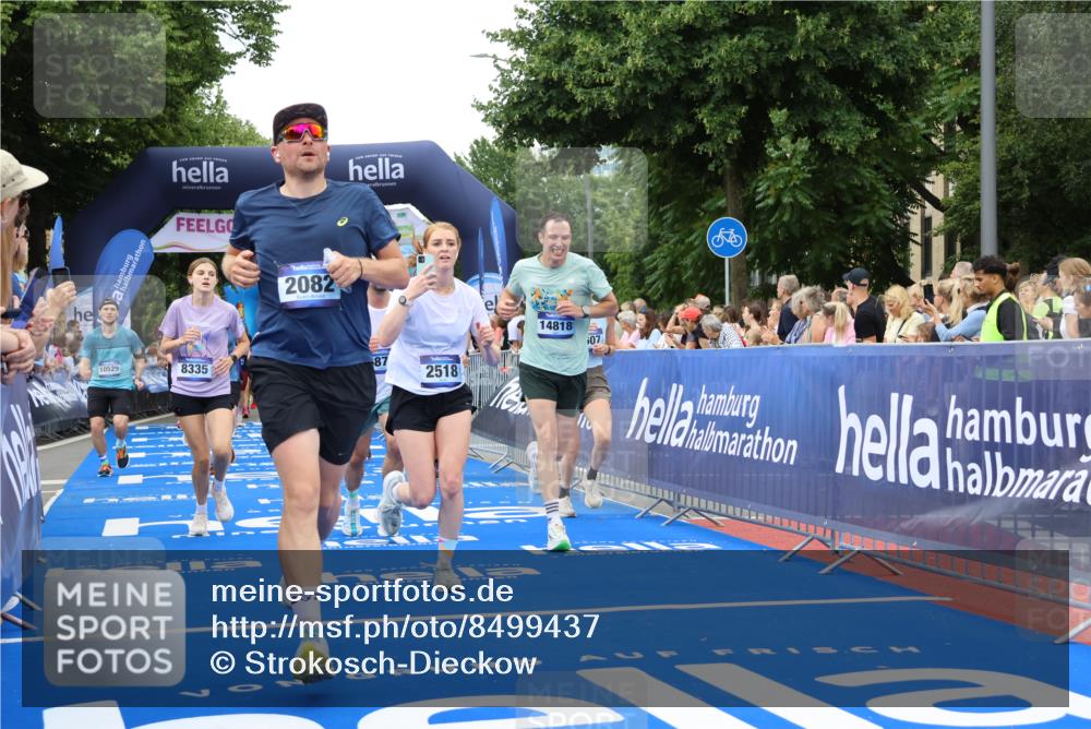 29.06.2025 - hella hamburg halbmarathon Strokosch-Dieckow http://msf.ph/oto/8499437 29.06.2025 10:53:44 Ziel 1422, 1706, 1870, 2058, 2082, 2518, 2630, 3819, 5399, 5607, 6260, 6877, 7177, 8285, 8335, 9922, 10529, 10891, 10895, 11588, 11589, 11604, 12413, 12632, 13865, 14026, 14702, 14818, 15061, 15441, 15502, 16092, 16538, 17482, 17740, 18143, 18249, 18418, 18487, 18514, 18715, 18759, 18915, 19177 meine-sportfotos.de