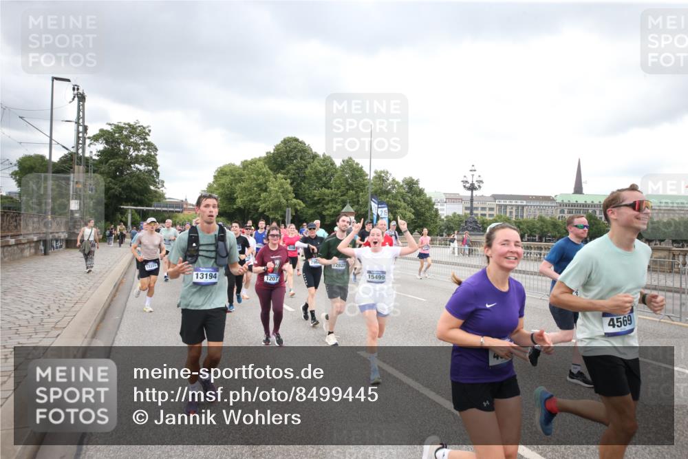 29.06.2025 - hella hamburg halbmarathon Jannik Wohlers http://msf.ph/oto/8499445 29.06.2025 10:56:40 Lombardsbrücke 1207, 2370, 2871, 2932, 3348, 3387, 3470, 3485, 3851, 4241, 4485, 4568, 4569, 4611, 4998, 5057, 5589, 5639, 6053, 6284, 6832, 6981, 7416, 7417, 7592, 7964, 8039, 8197, 8224, 8546, 8679, 9298, 9299, 9329, 9513, 9570, 10016, 10142, 10450, 10505, 10632, 11050, 11179, 11323, 11954, 12226, 12345, 12476, 12477, 12484, 12535, 12828, 12829, 12832, 13194, 13273, 13276, 13490, 13513, 13671, 13878, 13986, 14146, 14148, 14414, 15499, 15630 meine-sportfotos.de