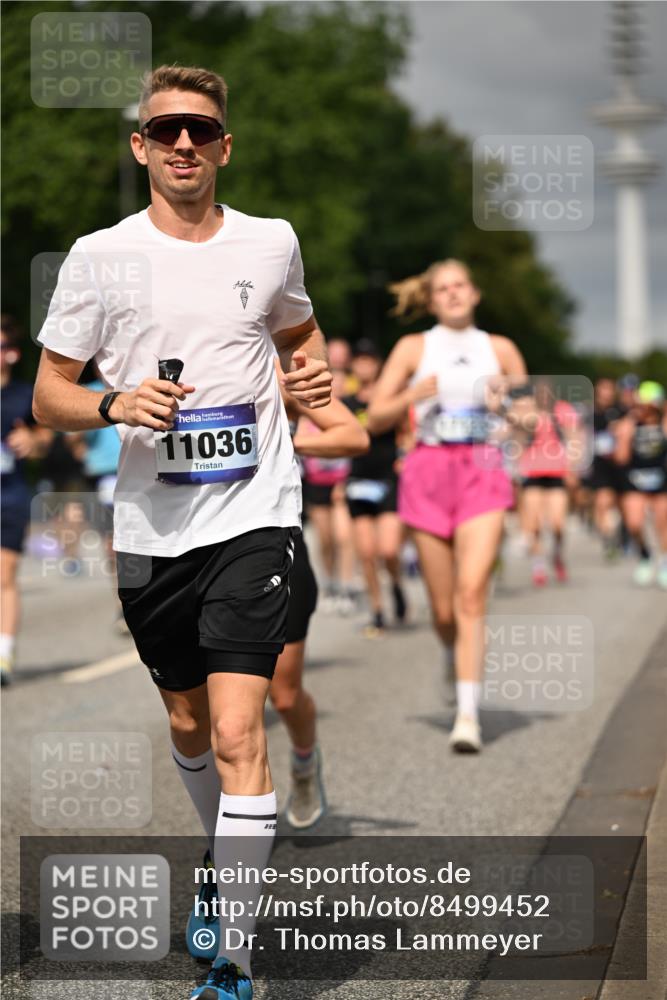 29.06.2025 - hella hamburg halbmarathon Dr. Thomas Lammeyer http://msf.ph/oto/8499452 29.06.2025 10:24:09 Kennedybrücke 1110, 1115, 1145, 2357, 3278, 3631, 3678, 4539, 4562, 4570, 4585, 4614, 4737, 4739, 4979, 5035, 5123, 5251, 5556, 5834, 5849, 5878, 6444, 6796, 6797, 6872, 6874, 7137, 7647, 7744, 7917, 8387, 9196, 9735, 10349, 10550, 10622, 11028, 11036, 11434 meine-sportfotos.de