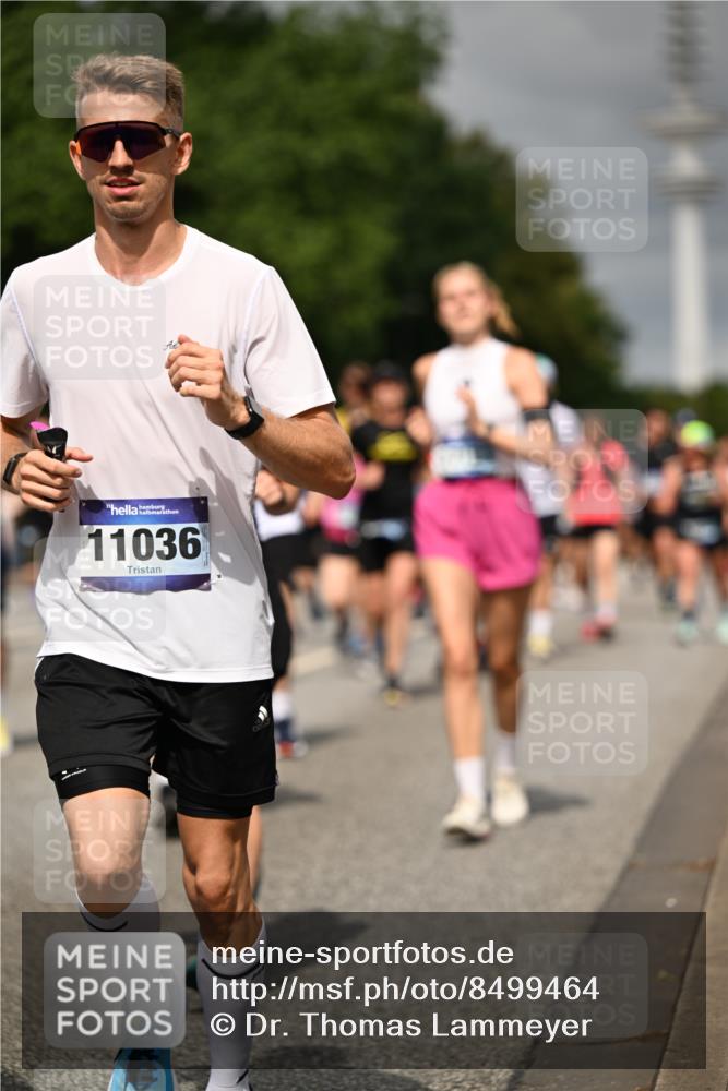 29.06.2025 - hella hamburg halbmarathon Dr. Thomas Lammeyer http://msf.ph/oto/8499464 29.06.2025 10:24:09 Kennedybrücke 1110, 1115, 1145, 2357, 3278, 3631, 3678, 4539, 4562, 4570, 4585, 4614, 4737, 4739, 4979, 5035, 5123, 5251, 5556, 5834, 5849, 5878, 6444, 6796, 6797, 6872, 6874, 7137, 7647, 7744, 7917, 8387, 9196, 9735, 10349, 10550, 10622, 11028, 11036, 11434 meine-sportfotos.de