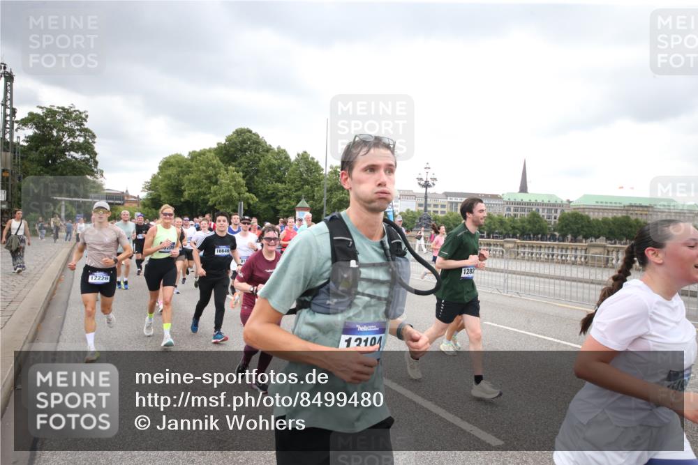 29.06.2025 - hella hamburg halbmarathon Jannik Wohlers http://msf.ph/oto/8499480 29.06.2025 10:56:41 Lombardsbrücke 1207, 2370, 2871, 2932, 3387, 3470, 3485, 3851, 4241, 4485, 4568, 4569, 4611, 4998, 5057, 5639, 6053, 6284, 6832, 6981, 7416, 7417, 7592, 7787, 7964, 8039, 8197, 8224, 8546, 8679, 9298, 9299, 9329, 9513, 9570, 9670, 10016, 10142, 10450, 10505, 10632, 11050, 11179, 11323, 11954, 12226, 12345, 12476, 12477, 12484, 12535, 12828, 12829, 12832, 12984, 13194, 13273, 13276, 13490, 13513, 13671, 13878, 13986, 14146, 14148, 14414, 15499, 15630 meine-sportfotos.de