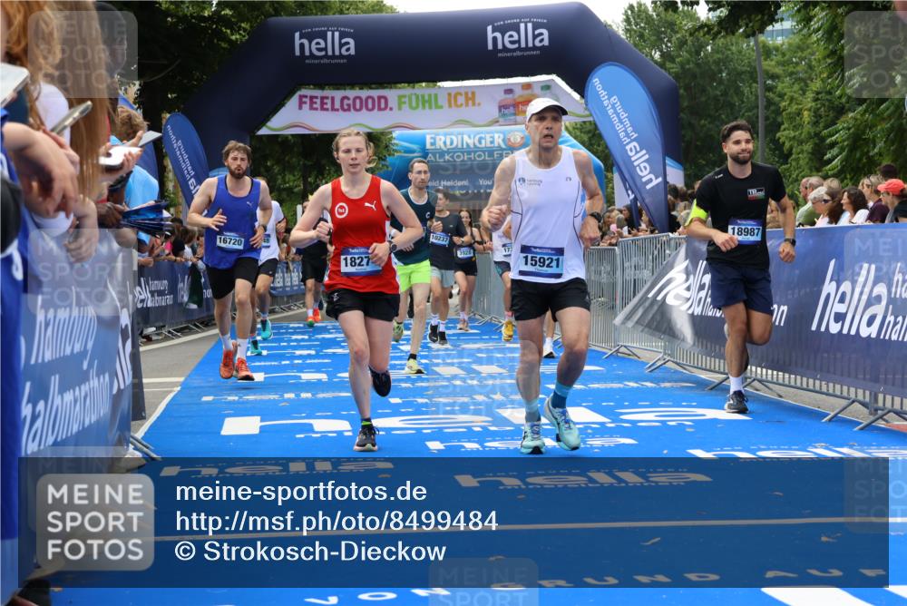 29.06.2025 - hella hamburg halbmarathon Strokosch-Dieckow http://msf.ph/oto/8499484 29.06.2025 10:43:21 Ziel 2653, 3109, 3124, 3146, 3928, 5436, 5506, 8664, 9931, 10099, 10237, 13348, 15921, 16314, 16720, 16997, 17391, 18274, 18942, 18987, 19009, 19051 meine-sportfotos.de