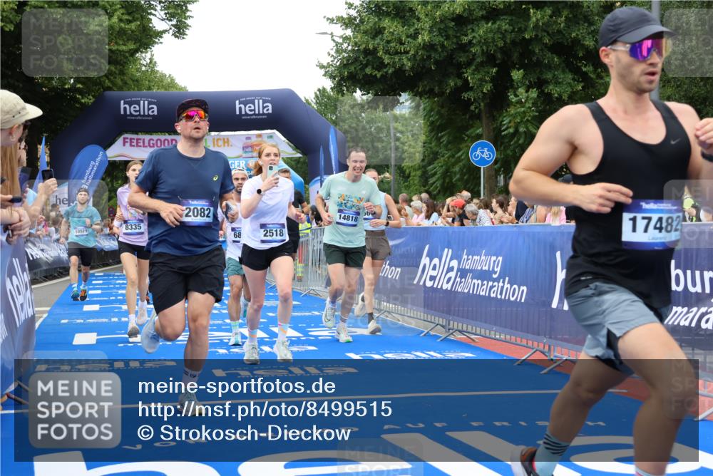 29.06.2025 - hella hamburg halbmarathon Strokosch-Dieckow http://msf.ph/oto/8499515 29.06.2025 10:53:44 Ziel 1422, 1706, 1870, 2058, 2082, 2518, 2630, 3819, 5399, 5607, 6260, 6877, 7177, 8285, 8335, 9922, 10529, 10891, 10895, 11588, 11589, 11604, 12413, 12632, 13865, 14026, 14702, 14818, 15061, 15441, 15502, 16092, 16538, 17482, 17740, 18143, 18249, 18418, 18487, 18514, 18715, 18759, 18915, 19177 meine-sportfotos.de
