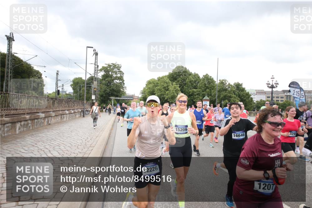 29.06.2025 - hella hamburg halbmarathon Jannik Wohlers http://msf.ph/oto/8499516 29.06.2025 10:56:43 Lombardsbrücke 1207, 2370, 2871, 3387, 3470, 3485, 3723, 3851, 4241, 4485, 4568, 4569, 4611, 4998, 5057, 5316, 5639, 6053, 6284, 6832, 6981, 7416, 7417, 7592, 7787, 7964, 8039, 8197, 8224, 8546, 8679, 9110, 9298, 9299, 9329, 9513, 9570, 9670, 10016, 10142, 10450, 10505, 10632, 11050, 11179, 11323, 11954, 12226, 12476, 12477, 12484, 12535, 12828, 12829, 12832, 12984, 13194, 13224, 13276, 13490, 13513, 13731, 13878, 13986, 14146, 14148, 14414, 15499 meine-sportfotos.de