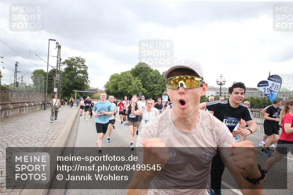 29.06.2025 - hella hamburg halbmarathon Jannik Wohlers http://msf.ph/oto/8499545 29.06.2025 10:56:43 Lombardsbrücke 1207, 2370, 2871, 3387, 3470, 3485, 3723, 3851, 4241, 4485, 4568, 4569, 4611, 4998, 5057, 5316, 5639, 6053, 6284, 6832, 6981, 7416, 7417, 7592, 7787, 7964, 8039, 8197, 8224, 8546, 8679, 9110, 9298, 9299, 9329, 9513, 9570, 9670, 10016, 10142, 10450, 10505, 10632, 11050, 11179, 11323, 11954, 12226, 12476, 12477, 12484, 12535, 12828, 12829, 12832, 12984, 13194, 13224, 13276, 13490, 13513, 13731, 13878, 13986, 14146, 14148, 14414, 15499 meine-sportfotos.de