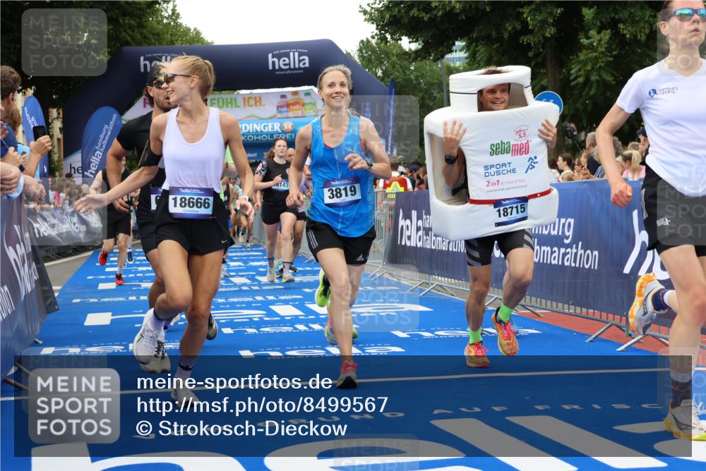 29.06.2025 - hella hamburg halbmarathon Strokosch-Dieckow http://msf.ph/oto/8499567 29.06.2025 10:53:37 Ziel 1030, 1061, 1098, 1499, 1502, 1783, 2058, 2070, 2082, 2518, 2630, 3399, 3819, 5399, 6628, 6762, 8335, 10549, 10895, 11588, 11589, 11604, 12632, 13865, 14702, 14818, 15061, 15113, 15441, 15497, 15856, 16092, 17482, 18143, 18450, 18514, 18612, 18666, 18715 meine-sportfotos.de
