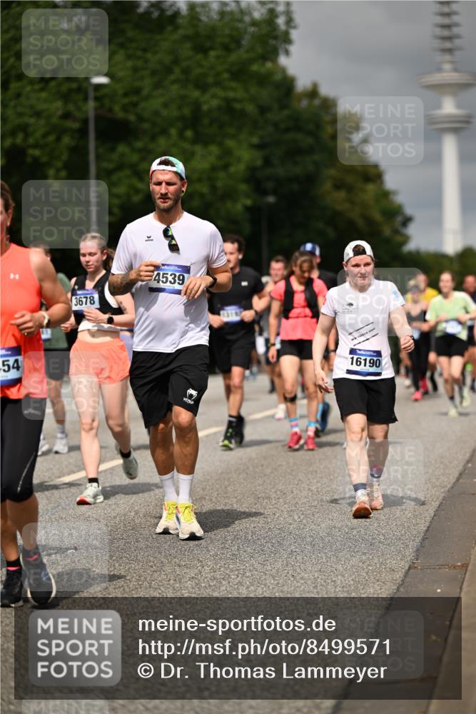 29.06.2025 - hella hamburg halbmarathon Dr. Thomas Lammeyer http://msf.ph/oto/8499571 29.06.2025 10:24:14 Kennedybrücke 1110, 1115, 1145, 2357, 3278, 3678, 4539, 4585, 4614, 4737, 4739, 5035, 5123, 5251, 5556, 5659, 5834, 5849, 5878, 6444, 6796, 6797, 6872, 6874, 7137, 7519, 7647, 7739, 7744, 7808, 7917, 8387, 8462, 9136, 9196, 9735, 10414, 10550, 10622, 11028, 11036, 11434 meine-sportfotos.de