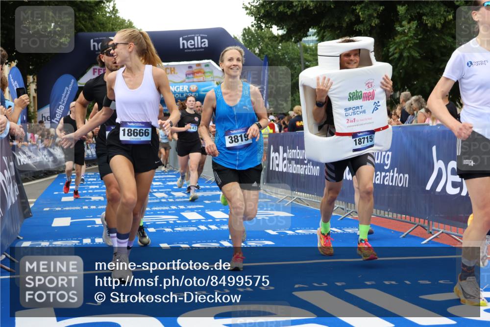 29.06.2025 - hella hamburg halbmarathon Strokosch-Dieckow http://msf.ph/oto/8499575 29.06.2025 10:53:37 Ziel 1030, 1061, 1098, 1499, 1502, 1783, 2058, 2070, 2082, 2518, 2630, 3399, 3819, 5399, 6628, 6762, 8335, 10549, 10895, 11588, 11589, 11604, 12632, 13865, 14702, 14818, 15061, 15113, 15441, 15497, 15856, 16092, 17482, 18143, 18450, 18514, 18612, 18666, 18715 meine-sportfotos.de